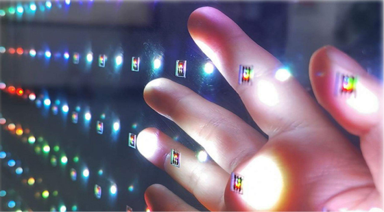 หน้าจอ LED กระจกโปร่ง P3.91mm Holographic Series Refresh 3840Hz
