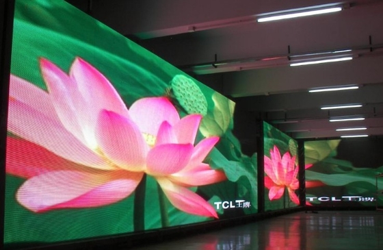 576 * 960mm Indoor P3 Led Screen Cabinet 180W / Sqm ความละเอียดสูงOEM