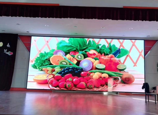 หน้าจอ LED สีในร่ม P2.5 HD 320*160 มม. 1R1G1B อัตรารีเฟรชสูง