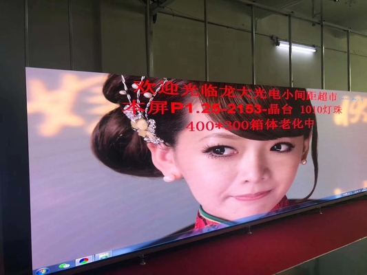 ความหนาแน่นสูง 640000 พิกเซล/㎡ หน้าจอ LED พิกเซลขนาดเล็ก สูงสุด การใช้พลังงาน 800W/㎡