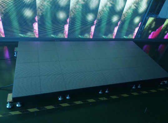 DMX Control LED Screen Floor Tiles Indoor / Outdoor วัสดุเหล็กอัลลูมิเนียมประเภทสูง