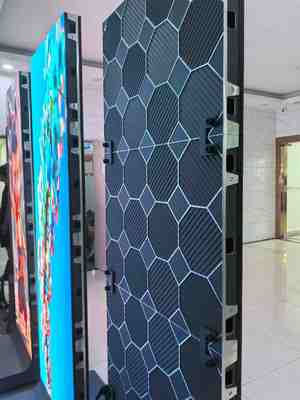 หน้าจอโปสเตอร์ HD LED P2.5 สามารถพับได้ ด้านสอง โชว์ ศูนย์การค้า วิดีโอวอลล์