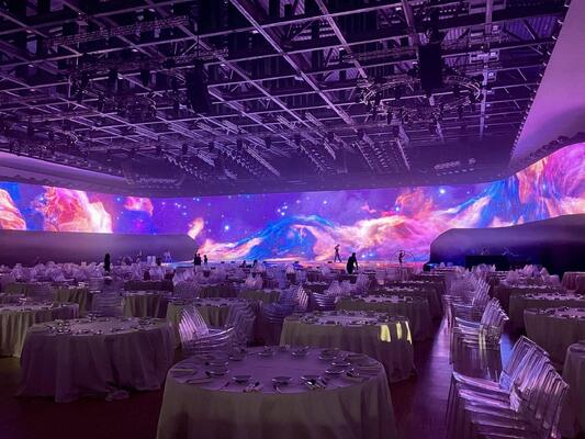 หอประชุมโฆษณาแผงโค้งโค้ง 180W / Sqm 320 * 160mm 140deg แนวนอน