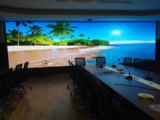 P1.86 พิกเซลขนาดเล็ก LED ความหนา น้ําหนักเบา Led Cabinet รับสมัครเพื่อแสดงภาพในพิพิธภัณฑ์