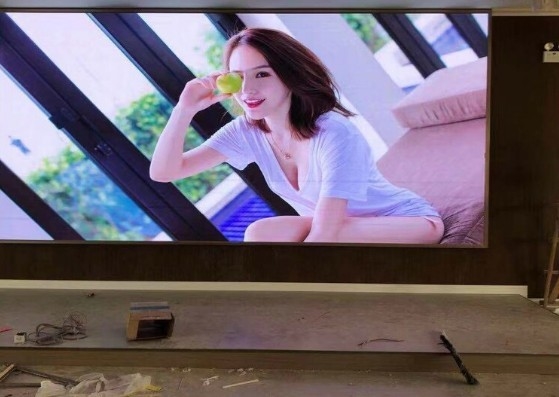 1920hz 1200hz Led Screen Module การออกแบบจอแสดงผลวิดีโอติดผนัง FCC 20m ดูระยะทาง