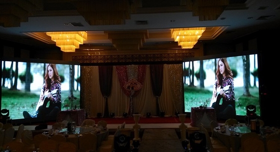 512 * 512mm 1100cd ตู้โชว์ Led P4mm กรอบรูปติดผนังดิจิตอลขนาดใหญ่