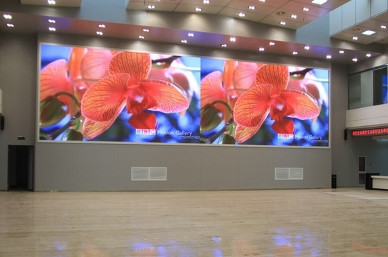 จอแสดงผล LED ในร่ม Longda ตู้ติดผนังวิดีโอทนทาน 320 × 160 มม. 3840hz