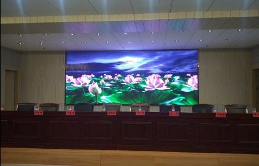 จอแสดงผล LED สีเต็มรูปแบบในร่มทรงสี่เหลี่ยม P2.5 สำหรับเสาสี่เหลี่ยม อลูมิเนียมหล่อขึ้นรูป 640x480 มม.