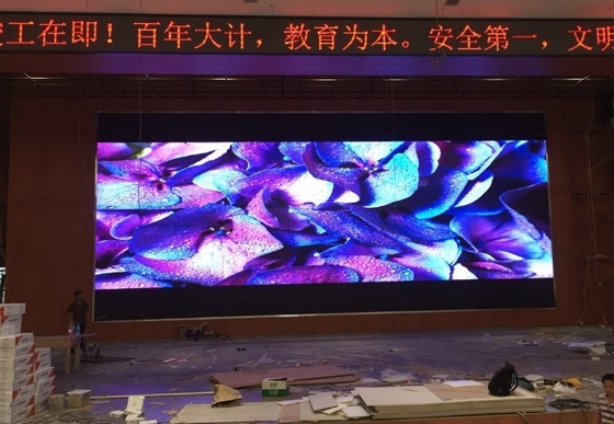 RoHs 64x48cm ตู้ติดผนัง LED ที่บางที่สุด P2 จอแสดงผลในร่ม 40 Scan FCC CCC