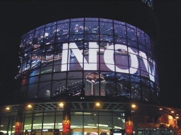 หน้าจอ LED ผนังกระจกใส Longda 5000cd P3.91mm