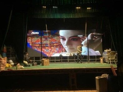 ลอนด้า Outdoor Full Color Led Display 104x104 ด็อต ความละเอียดสูง