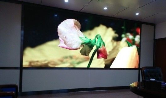 ภายใน P2. 5 พิกเซลขนาดเล็ก Pitch LED จอแสดงผลความละเอียดสูง 3840hz สําหรับสํานักงานบริษัท