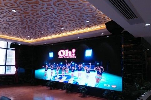 ภายใน P2. 5 พิกเซลขนาดเล็ก Pitch LED จอแสดงผลความละเอียดสูง 3840hz สําหรับสํานักงานบริษัท