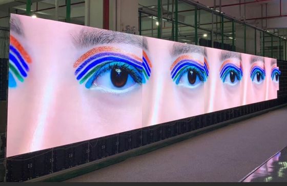 P1.86 พิกเซลขนาดเล็ก LED ความหนา น้ําหนักเบา Led Cabinet รับสมัครเพื่อแสดงภาพในพิพิธภัณฑ์
