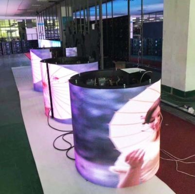 หน้าจอฉากหลัง LED IP43 แบบยืดหยุ่น P2.5 จอแสดงผลในร่ม AC90V