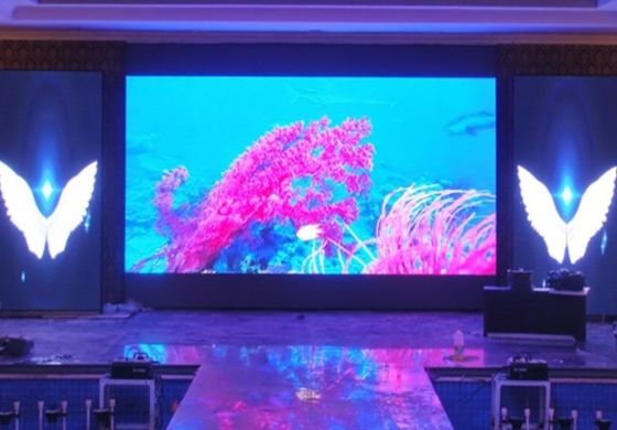 หน้าจอ LED ฉากเวทีแบบม่าน HD SMD1515 ทนทาน แผง LED ขนาด 1.8 เมตร