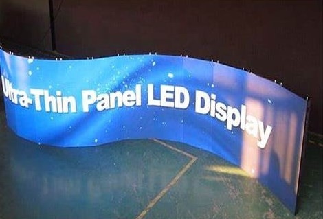จอแสดงผลม่านโมดูล LED เชิงพาณิชย์แบบยืดหยุ่น FPC 200W / M2 1/64s