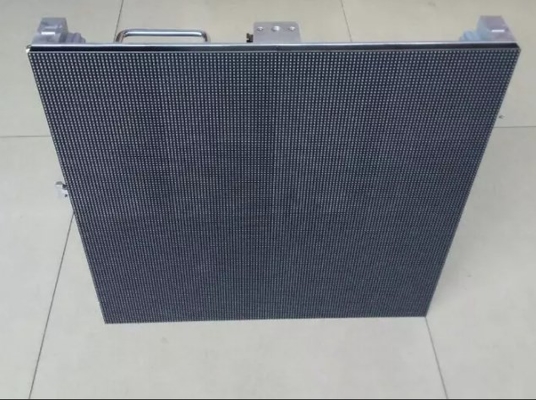 ความสว่างสูง 1R1G1B Outdoor Led Video Walls ป้ายโฆษณา P4mm 14bit