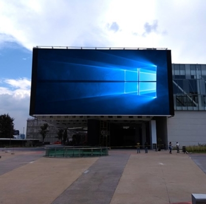 ผนังวิดีโอ Led กลางแจ้งแบบกำหนดเอง 1R1G1B 3 ใน 1 P4mm LED Display