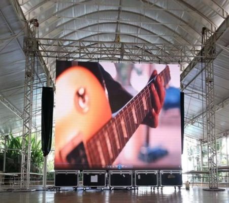 การติดตั้งง่าย ทนทาน P3.91 ภายใน / นอก LED Screen Stage Background Curve LED Displays