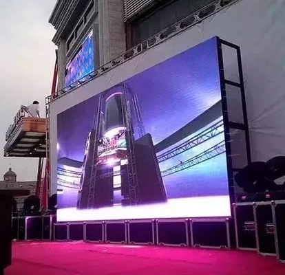 Die Casting หน้าจอ LED โค้งอลูมิเนียมในร่ม Outdoor P3.91mm Digital LED Billboard